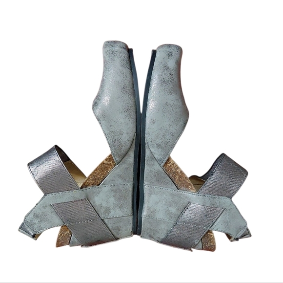 Pierre Dumas Enya Metallic Silver Leathrr Wedge Sandals Size 8 M - Picture 5 of 10